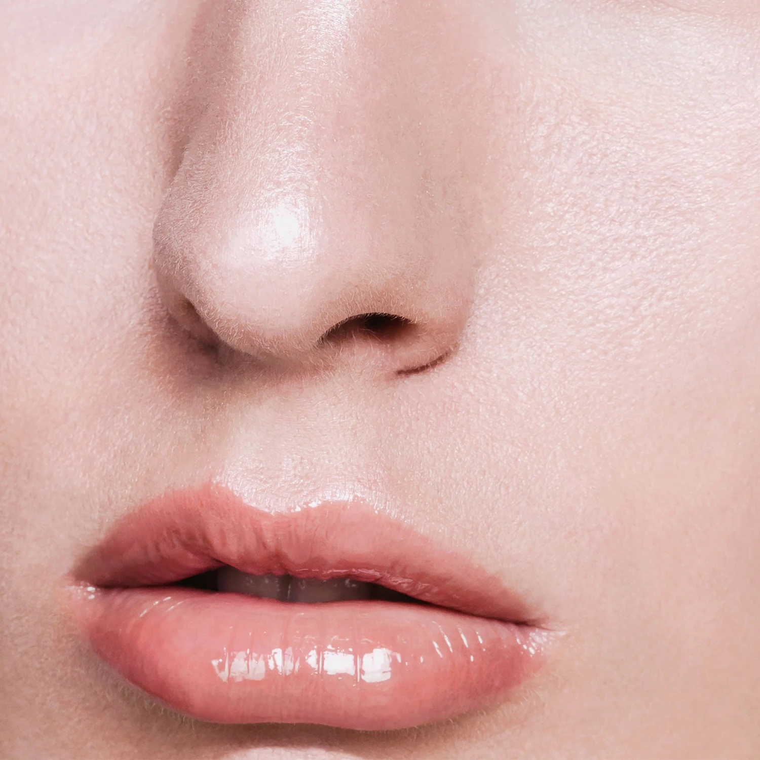 Madara GLOSSY VENOM Lip Gloss #73 MAGNETIC NUDE 4ml 6 Madara GLOSSY VENOM Lip Gloss #73 MAGNETIC NUDE 4ml - Image 4