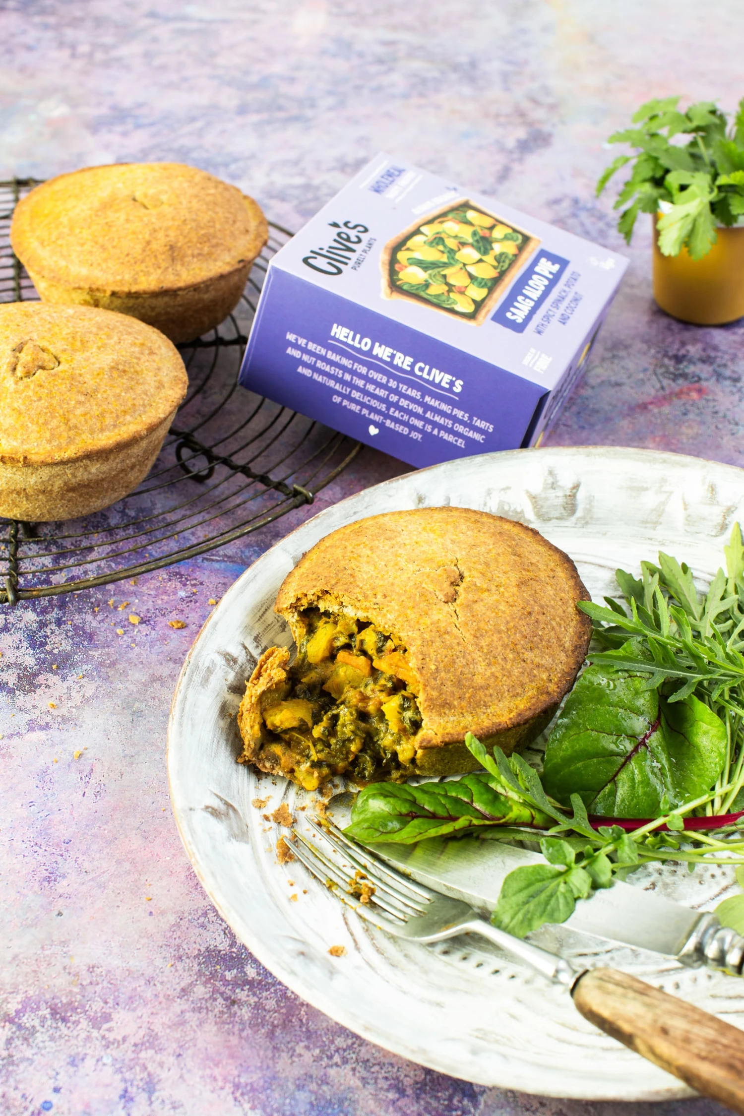 Clive's Organic Saag Aloo Wholemeal Pie 235g 5 Clive's Organic Saag Aloo Wholemeal Pie 235g - Image 3